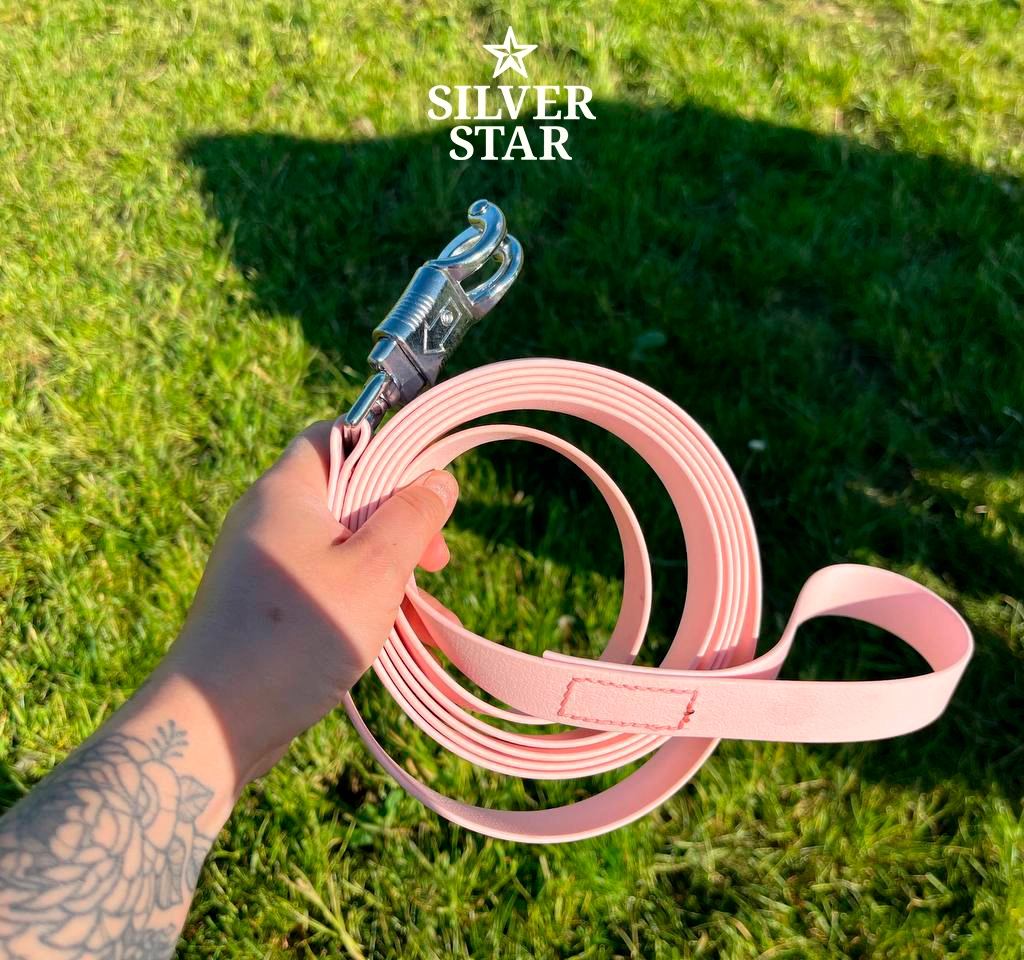 Podstawowy Uwiąz PVC 2,4 m Sweet as Candy z karabińczykiem antypanicznym